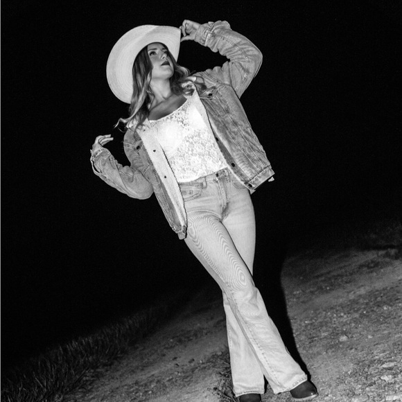 Meet your Posher, Adrienne - Picture 1 of 1